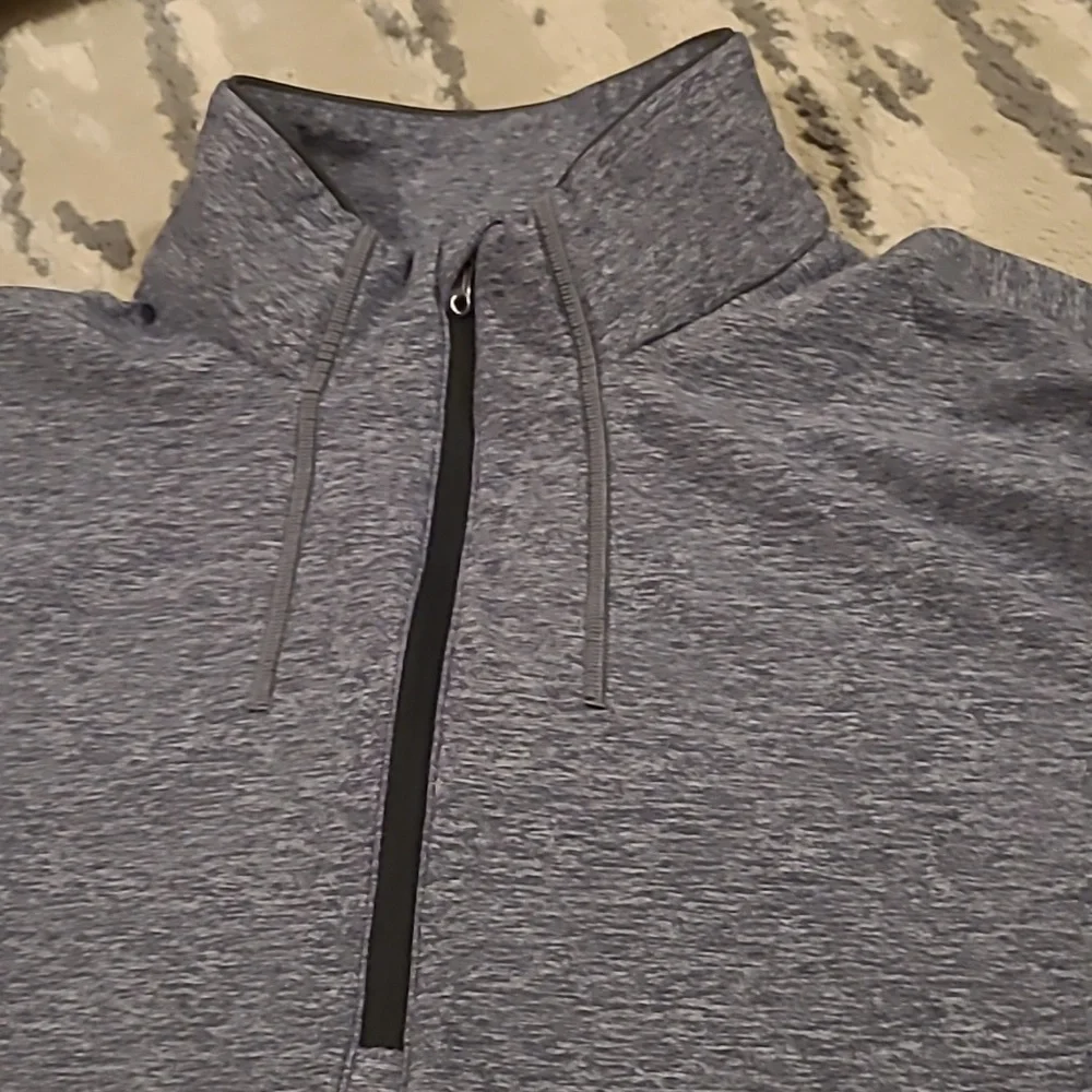Lululemon 1/4 zip pullover w/thumbholes, Authentic!! - Picture 7 of 11